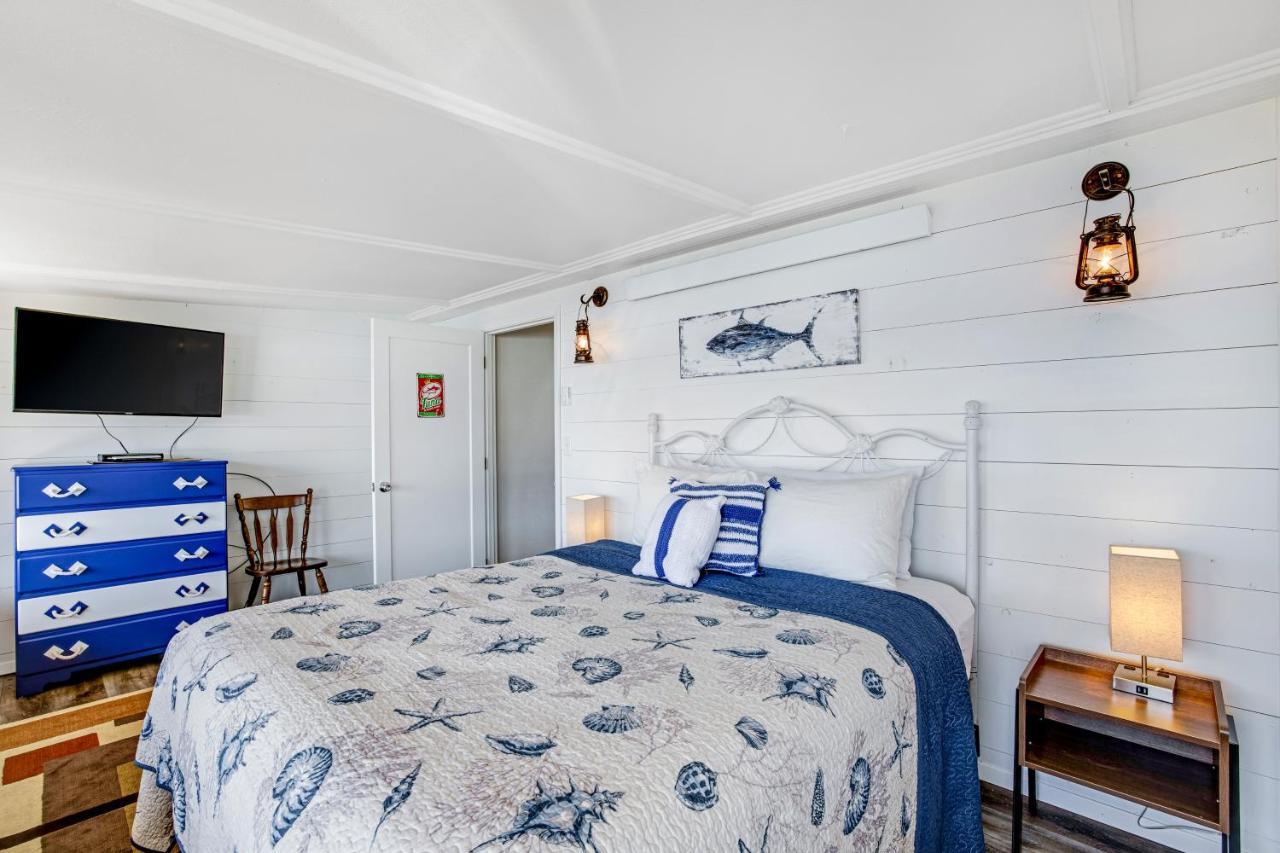 Fisherman'S Dream Boat House Garibaldi Bagian luar foto