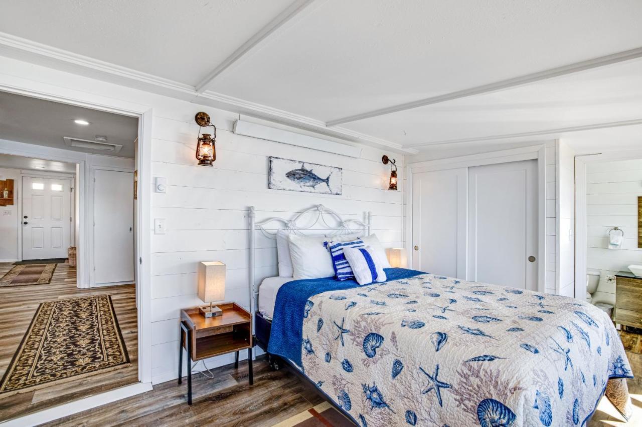 Fisherman'S Dream Boat House Garibaldi Bagian luar foto