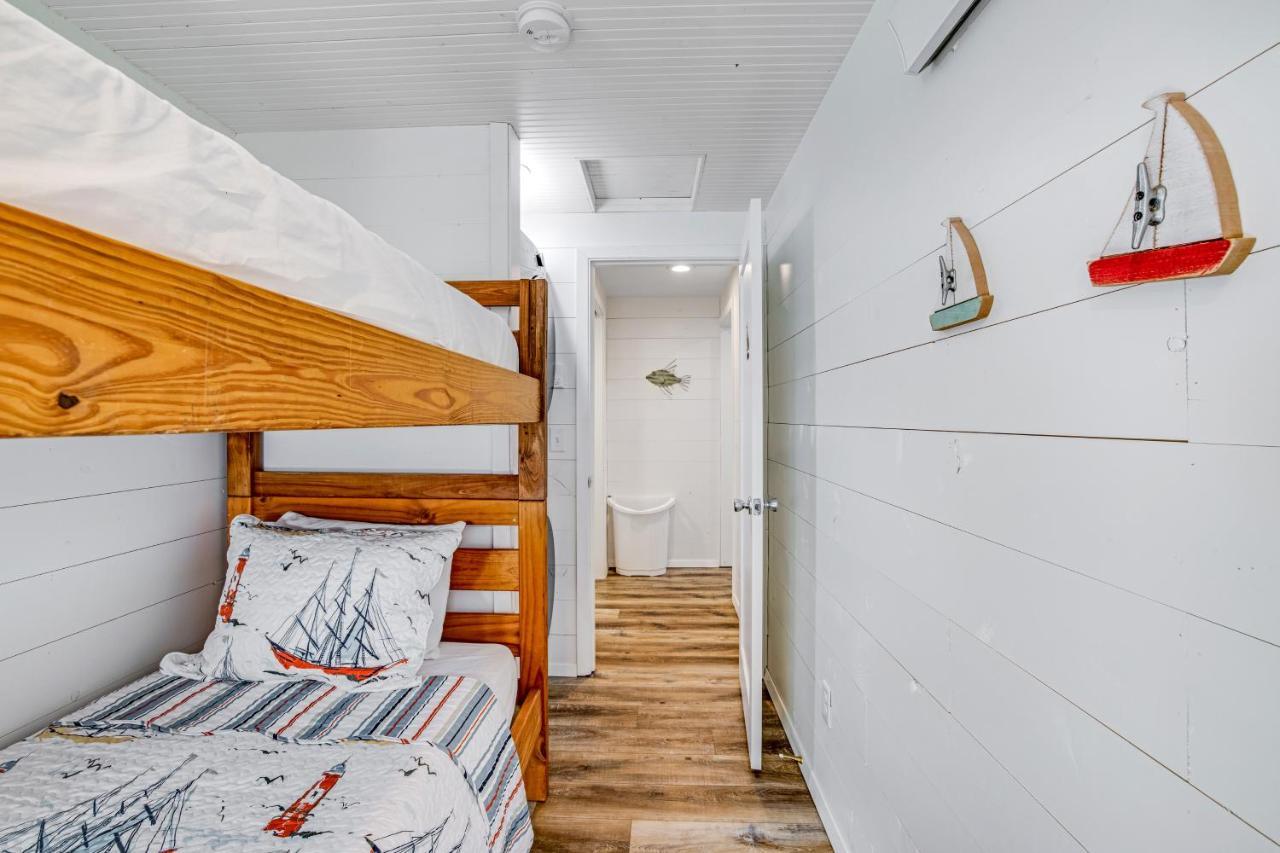 Fisherman'S Dream Boat House Garibaldi Bagian luar foto